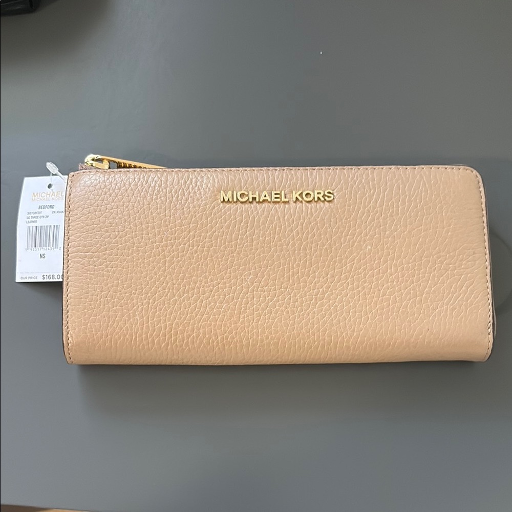 NWT Michael Kors Bedford Wallet!